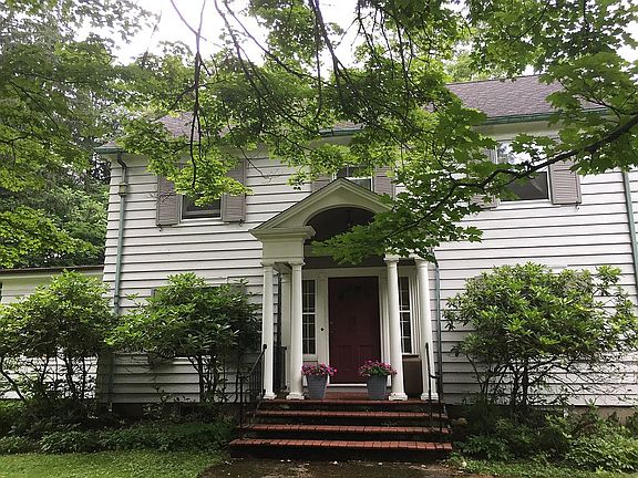 760 Lawrence Ave, E. Aurora