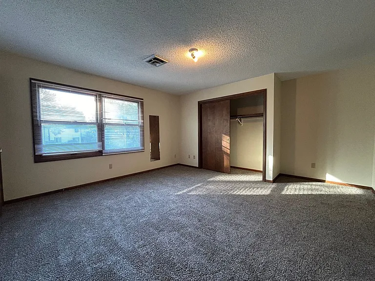 1828 N Ridge Dr — Photo 9