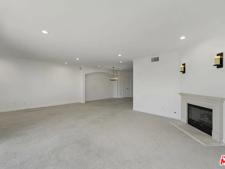 1820 Benecia Ave #402 — Photo 28