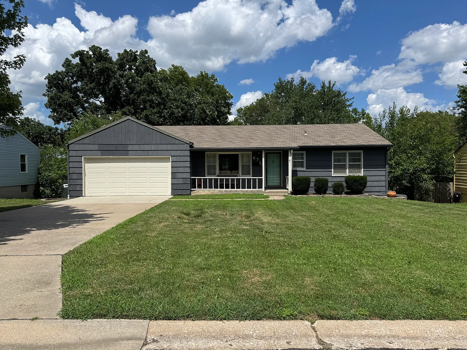 3 bed, 1056 sqft, $2,200 — Photo 1