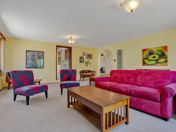 225 Victor Court, Taos, NM 87571