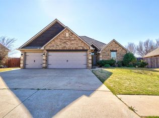 17201 Ridgewood Dr, Edmond, OK 73012