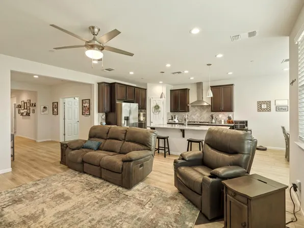 612 Chagall Ln, Stockton, CA 95209