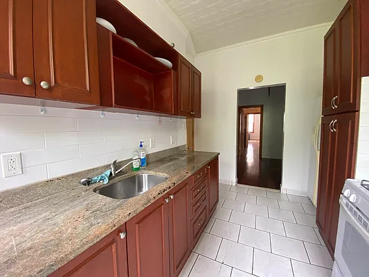 Rented by Parlor Real Estate Corp | media 28