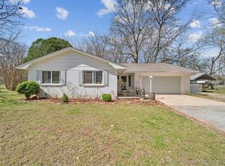 1501 N Fox St, Chouteau, OK 74337