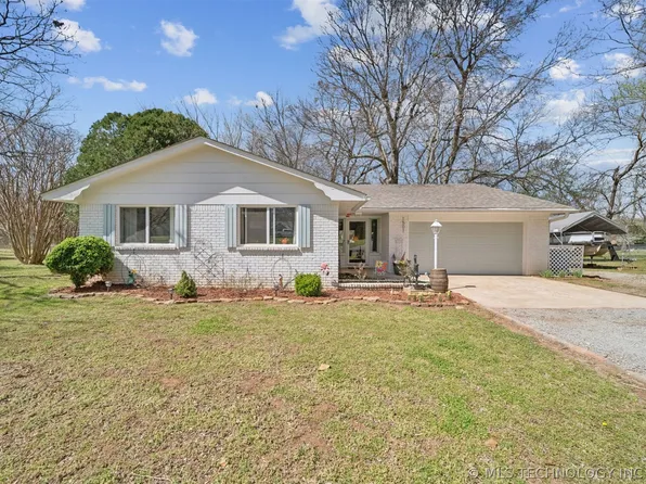 1501 N Fox St, Chouteau, OK 74337