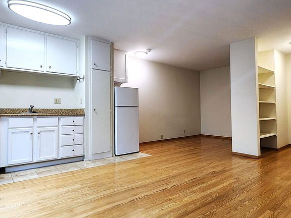 2nd image of 1821 Pacific Ave APT 5