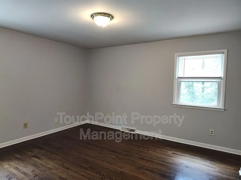 5812 Donegal Dr — Photo 12