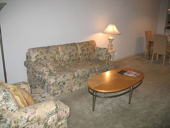 Living Room/Dining Area