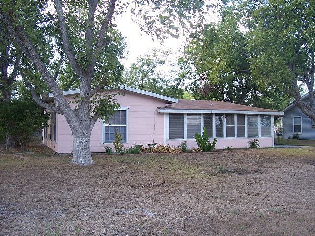 2nd image of 1203 La Valliere St