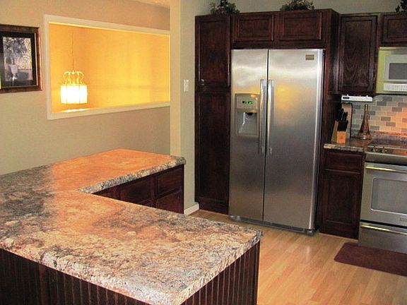 4th image of 700 Rosewood Ave