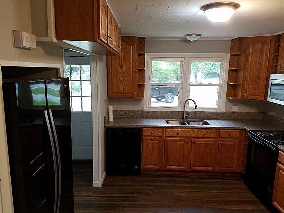 2nd image of 805 Essex St