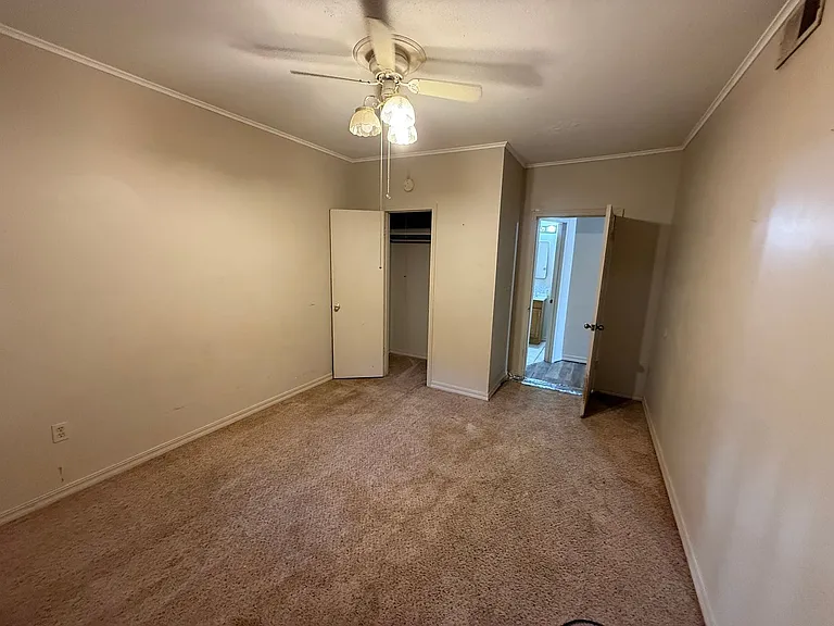 428 W Locust St — Photo 13