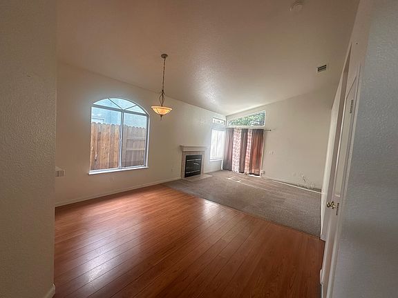 4th image of 430 Somerville Cir