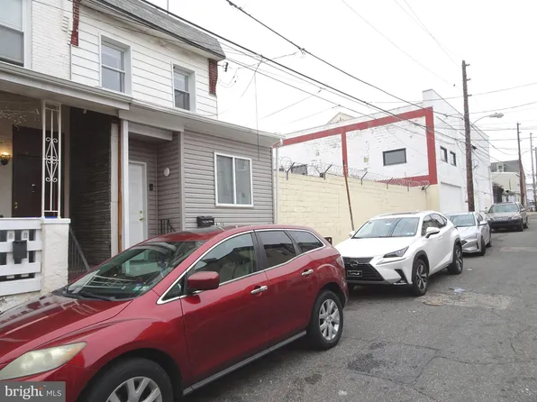 4170 Salem St, Philadelphia, PA 19124