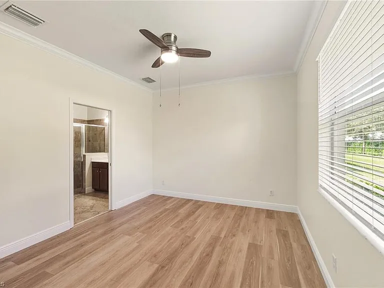 2080 Wellington St — Photo 11