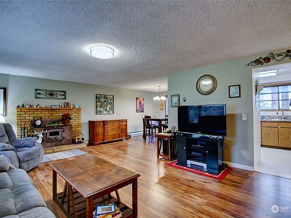 3rd image of 652 NW Cathlamet Drive
