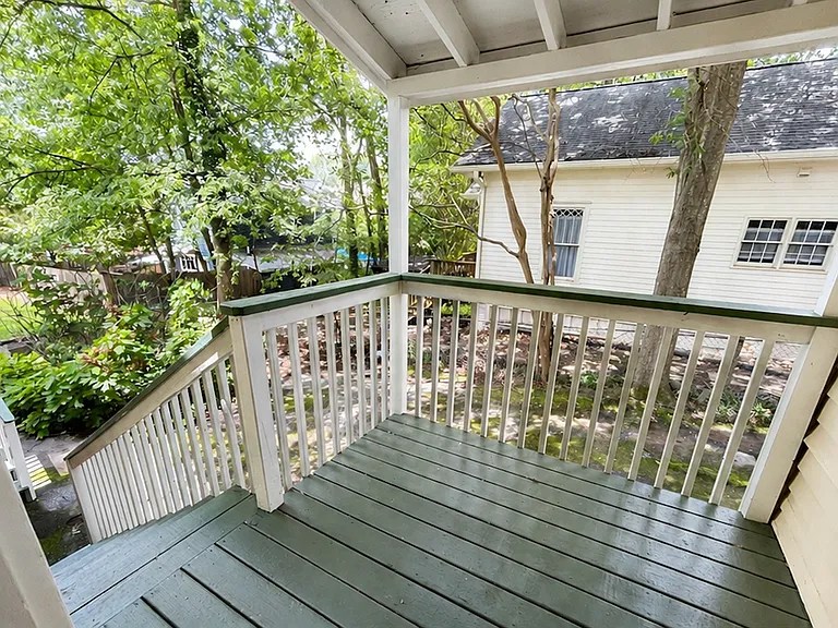 Private patio / Entryway