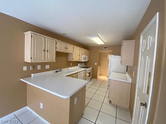 4th image of 10134 Tree Creek Ct