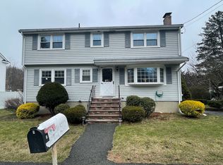 9 Karen Rd, Woburn, MA 01801