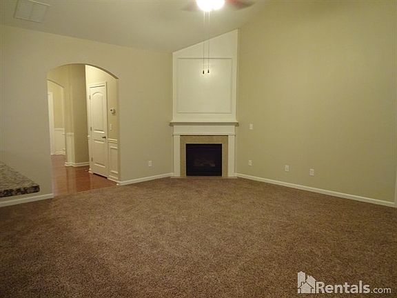 4th image of 761 Collingsworth Ln