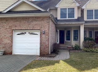 122 Carriage Ct, Allendale, NJ 07401