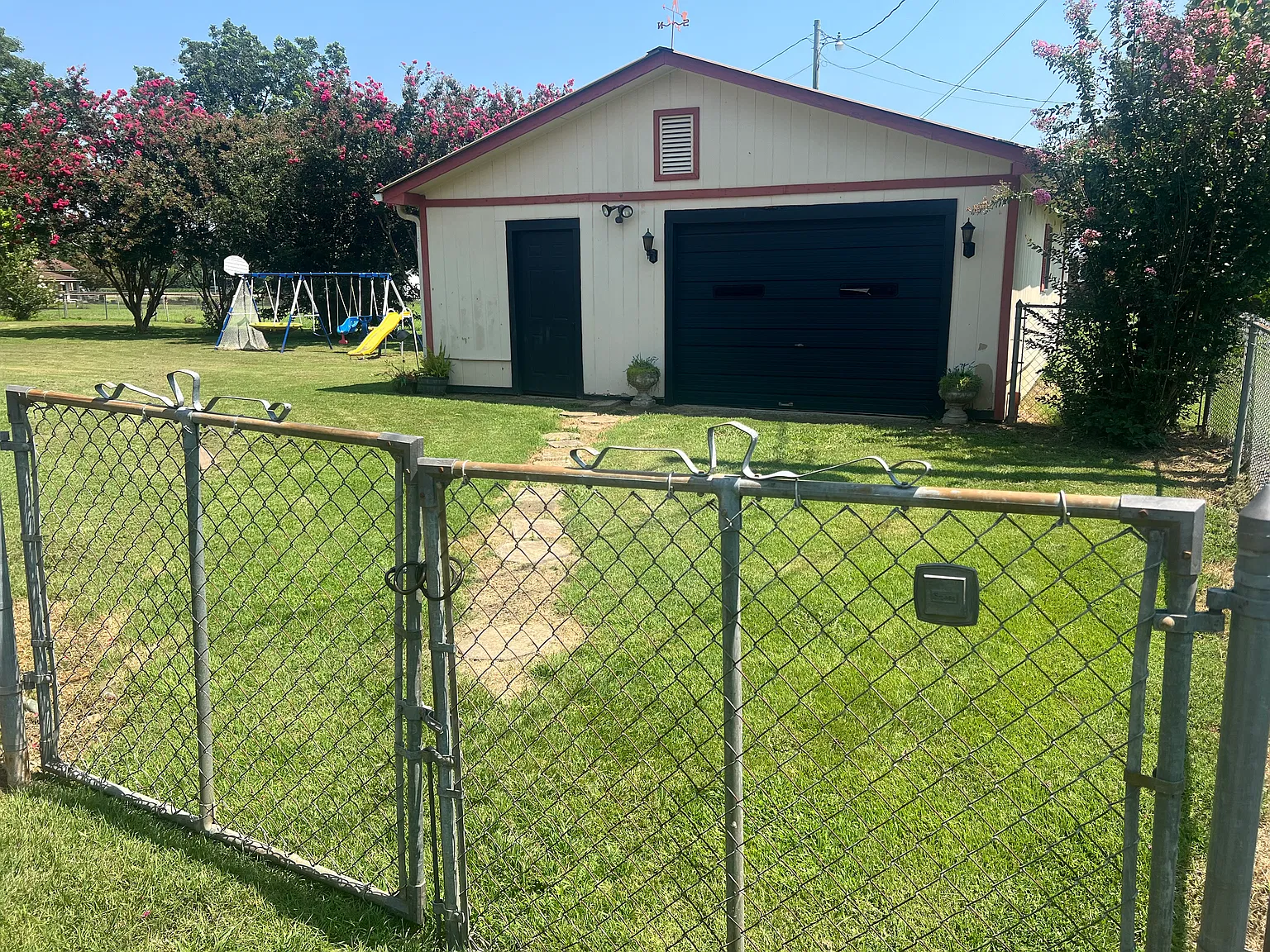 3 bed, 1440 sqft, $1,600 — Photo 2