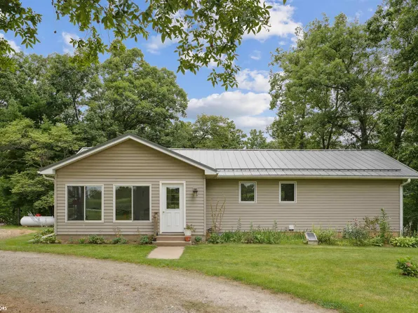 13862 112th St, Wapello, IA 52653