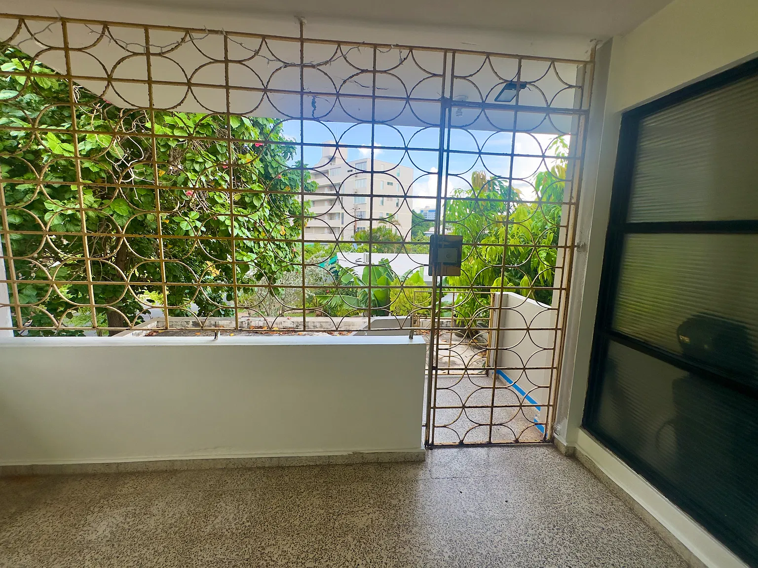 2 bed, 955 sqft, $1,400 — Photo 2