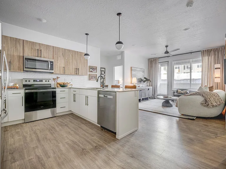 13601 S 600 W — Photo 4