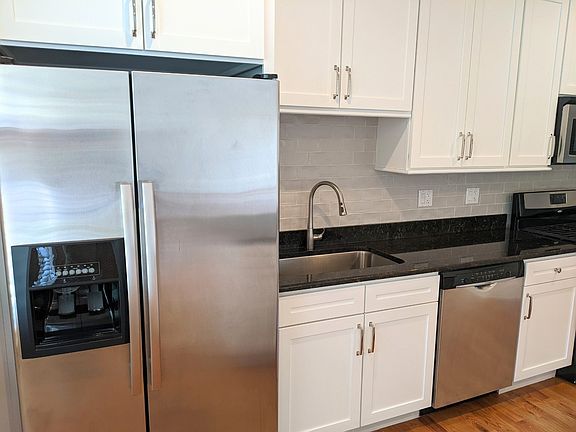 3rd image of 2100 Greenwood St #114