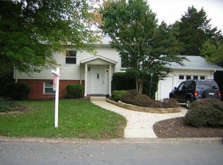 504 W Nettle Tree Rd, Sterling, VA 20164