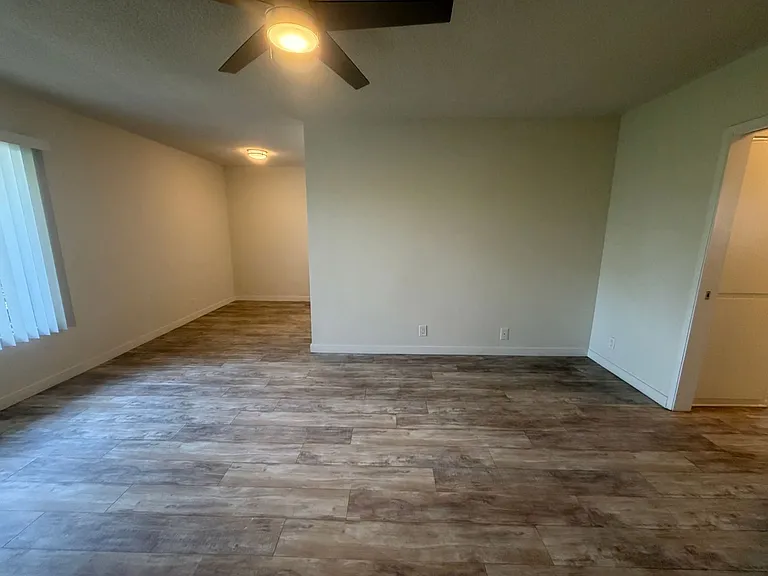 4714 Slauson Ave — Photo 9