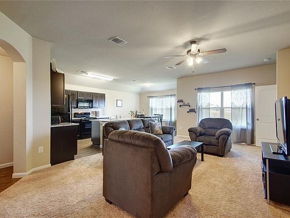 4th image of 508 Foxglove Dr