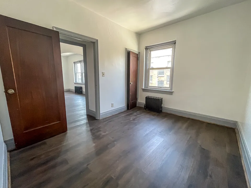 2429 Delaware Ave #8
