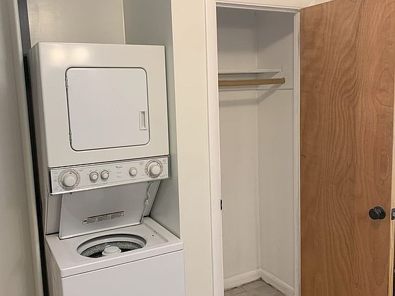 4th image of 651 E Walnut St #A