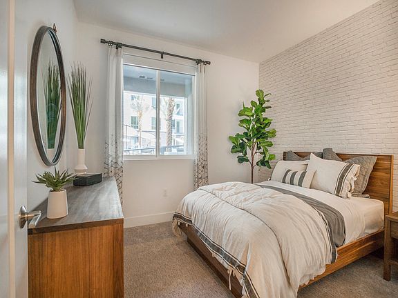 4th image of 1815 S Westside Dr Unit 1087