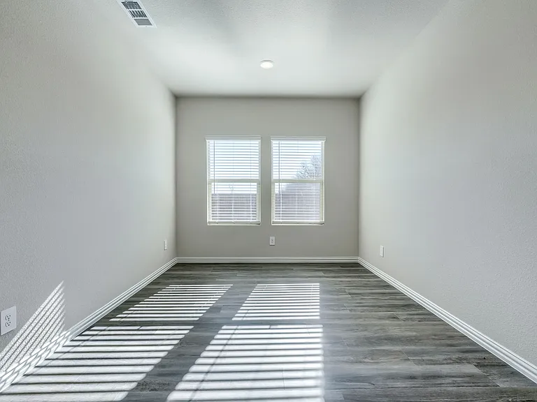 906 Jennie St — Photo 18