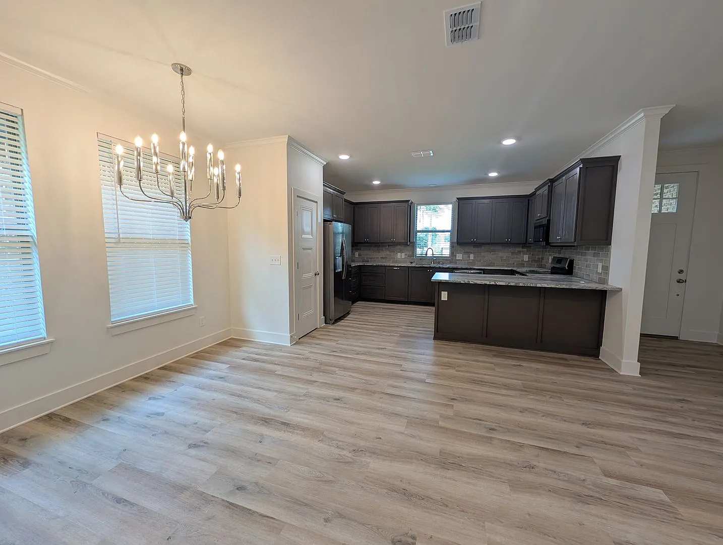 New Construction Home in Pleasant Grove for Rent! — Photo 4