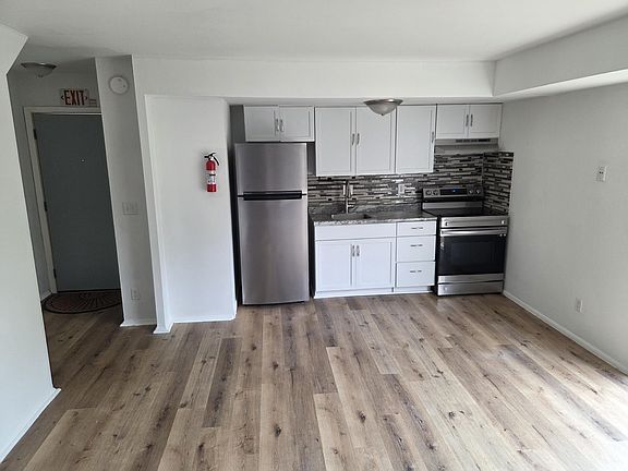 4th image of 3601 Kenbrooke Ct