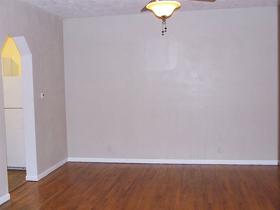 4th image of 622 Central Ave