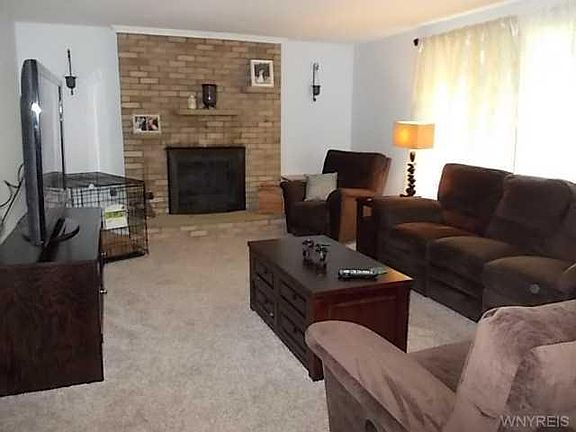 3rd image of 120 Woodlane Dr