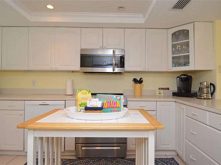 18650 Gulf Blvd #305 — Photo 10