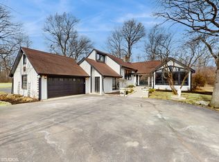15160 W Oak Spring Rd, Libertyville, IL 60048