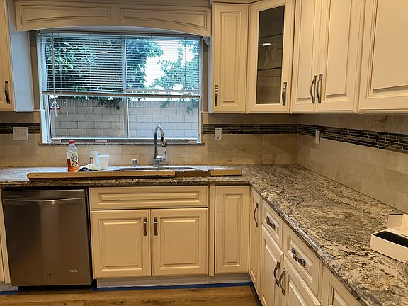 3rd image of 5080 Lindell Ln