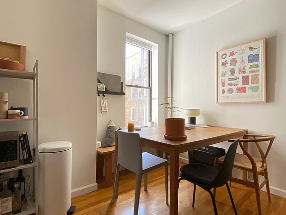 5th image of 114 Christopher St APT 17