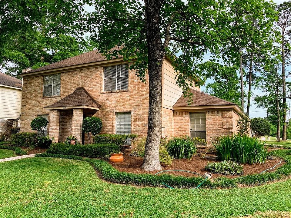 WELCOME to 5227 Brownlee Lane. Meticulously kept... pride in ownership shows! Beautiful interior updates along with mature shade tress & manicured lawn will set this home apart.