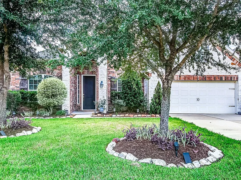 623 Orlandis Ln — Photo 2
