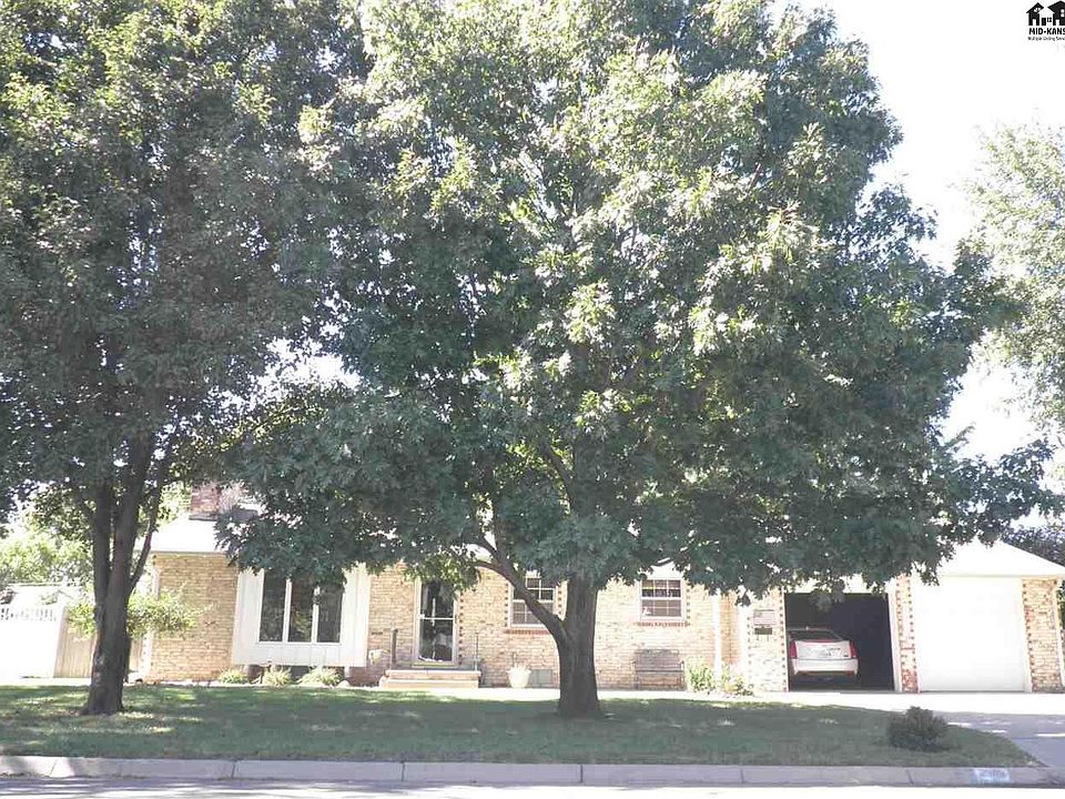 1st image of 2905 N Van Buren St