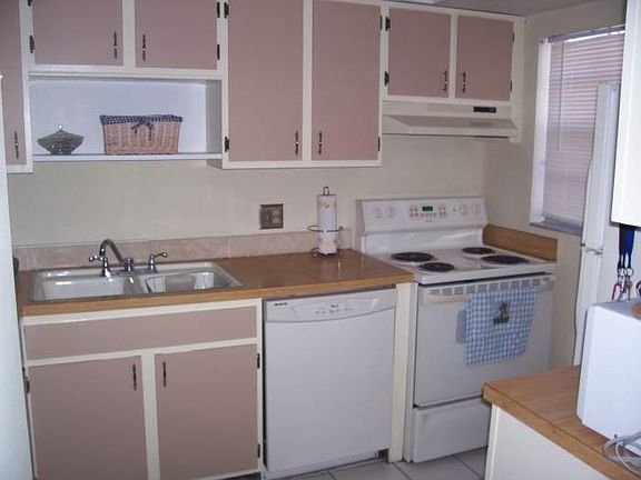 4th image of 3815 N Oak Dr Unit G21